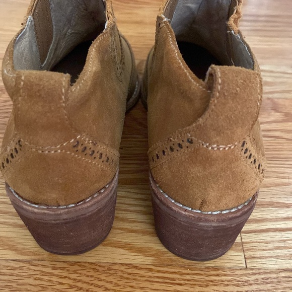 Madewell Grayson Brogue Chelsea Boots - Picture 8 of 13